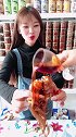 一口吃两个八爪鱼，海鲜美食