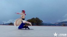 退伍女兵深情演唱朴树《那些花儿》，怀念散落各地的战友！