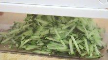 黄瓜不凉拌吃了，今天才知道还可以这样做，鲜香味美