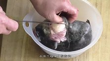 日本人买了条“带腿”的鱼，一摸肚子鼓鼓，切开一看难以置信！