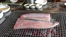 木炭烤淡水鳗鱼，肉脆清香，一个人可以吃一条！