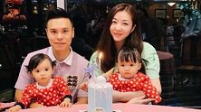 郭可颂晒全家福，双胞胎女儿颜值差距大