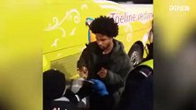 爱沙尼亚球迷德语问候格纳布里 高喊：你是世界顶级！