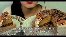 小姐姐自制巧克力甘纳许咖啡蛋糕，吃起来香甜绵软，味道太棒了