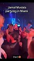 穆西亚拉在迈阿密开趴 现场美女无数