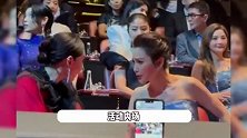 张柏芝红裙盘发顶级骨相美，内场和李冰冰坐一起热聊，同框好养眼