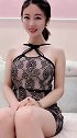 气质女人肤白貌美，打扮时尚笑起来好迷人