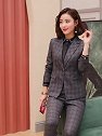 穿搭展示：优雅的小西装搭配高跟鞋，职场女职员必备！