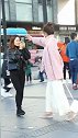 街角偶遇姑娘，五官精致，没想到接下来的举动真是吸引到我了！
