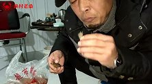 老婆不在家凑合一顿，虾油花生米下饭，微波炉烤鱼干焦香酥脆下酒