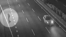 中国台湾：男子凌晨徒步高速公路 遭大客车追撞当场身亡
