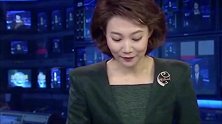 央视主播李梓萌低头念稿长达8分钟，网友却为她点赞