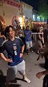 什么情况？墨西哥女孩先给日本球迷一巴掌然后两人接吻