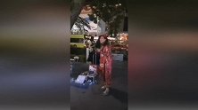 《阳光总在风雨后》原唱许美静街头卖唱曝已被财产转移