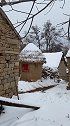 寒舍披新被，农家扫地勤。愿得三春雪，冰封斩毒魔。