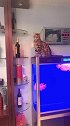 猫：总有一天我要把这东西给你扔了！