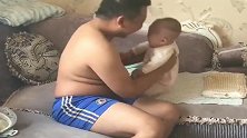 把儿吓一激灵，还臭不要脸的笑，眼前一幕，都怀疑是不是亲爹