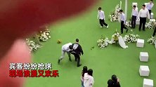 体育老师结婚，排球装饰成“捧花”，现场上演排球婚礼好浪漫