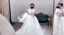 爆笑：妹子离我这么近就算了，还冲我吐舌头，谁顶得住