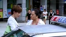 泼妇强行抢走孕妇叫的出租，恶语羞辱她，不料报应来得太快