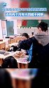 男孩每天给骨折女同学跑腿送餐：连续2个月每天4趟不间断