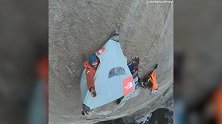 艺高人胆大！国外登山者在陡峭崖壁上搭帐篷休息