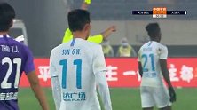 第87分钟天津泰达球员滕尚坤黄牌