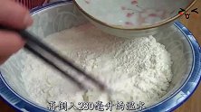 葱花饼的特色做法，多加一样食材，不烫面不发面，一顿吃5张！