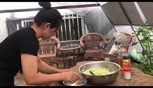 鸡蛋角瓜馅大蒸饺，大哥一人造10个，看着馋人，幸福搞笑一家人
