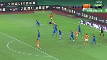 武汉再度发起猛攻永昌门前乱战 巴普门前起脚怒射被后卫挡出