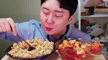 屋塔房大叔PRUMIR吃麻婆豆腐和炒饭，不好吃