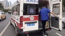 湖北武汉：“我儿子才3岁”司机突然全身发麻，哽咽求助交警