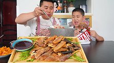 超小厨3只螃蟹煲砂锅粥，网友送了只椒麻鸡，三人啃鸡喝粥太爽了