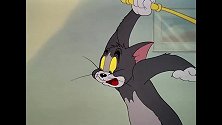 猫和老鼠：杰瑞变成大力士，汤姆吓得一直后退，打不过啦