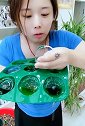 妹子做的小冰块吃起来太爽脆了，看她吃的多豪爽，看着就馋人！