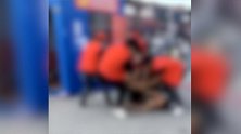 江苏扬州：男子强行闯卡与志愿者发生冲突受伤，警方通报了