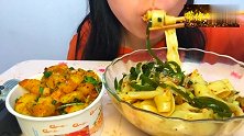 美食分享，吃裤带面配小土豆，这吃的太香了，网友太解馋了
