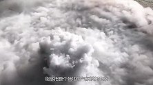 将干冰放在热水里，会出现什么样的画面？网友：房子差点玩没了！