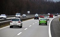 低速行驶反而更容易出车祸？即日起严查“龟速行驶”，抓到扣3分