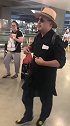 这是哪位大导演？吴京吗？