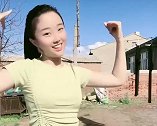 农村妹子院内跳舞，清新脱俗亭亭玉立，气质秒杀一众网红