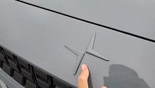 抢鲜看：极星2前脸设计，品牌logo与车漆一致，简洁美观