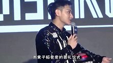 黄子韬复工后首露面，戴口罩情绪低落状态成迷，无视粉丝低头上车