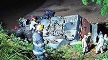 巴西一公交车发生撞车事故 致5人死亡
