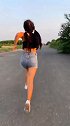 喜欢跑步的古铜女孩