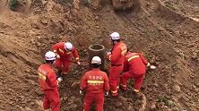 河北一女子干农活时坠入深井缺氧昏迷 消防出动挖掘机救援