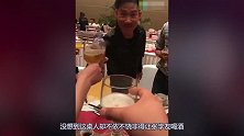 张学友自掉身价参加饭局，以矿泉水代酒，碰杯被拒很尴尬