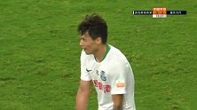第79分钟青岛黄海青港球员晏紫豪黄牌