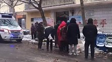 环卫工老人雪天路边倒地身亡 目击者：发现时已冻僵 官方回应！
