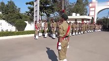 印度的英式正步有多夸张？网友：感觉他们像是来搞笑的
